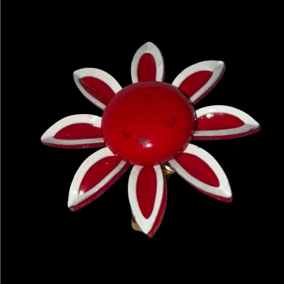 Vintage pair of clip on earrings- red & white flowers some small black marks - Picture 4 of 5